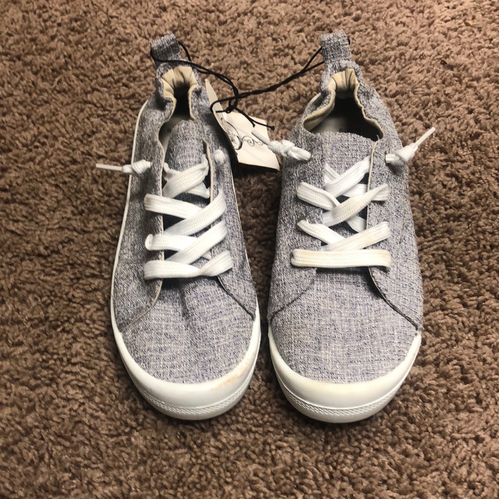 Little boy 6-7 sole mate shoes